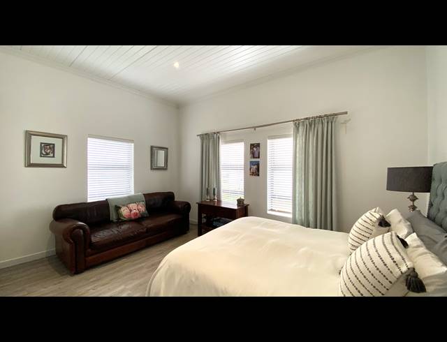 4 BEDROOM HOUSE FOR SALE IN DWARSKERSBOS